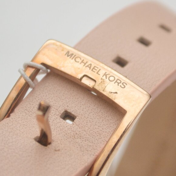 Michael Kors Women's Watch MK2823 with Flaws - Picture 6 of 9